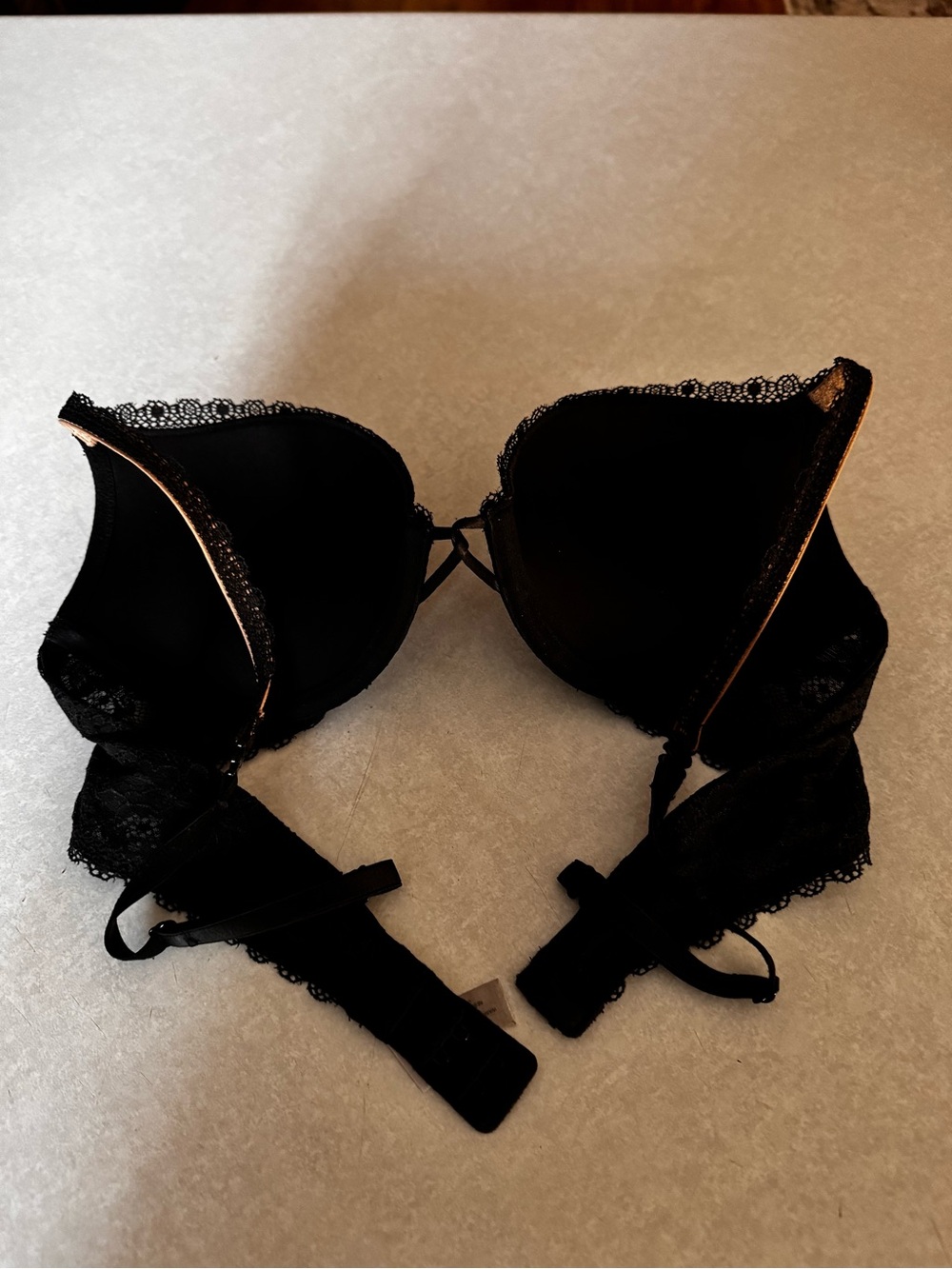 Victoria’s Secret Miraculous Plunge Lace Push Up Bra 34B Black - Picture 3 of 6